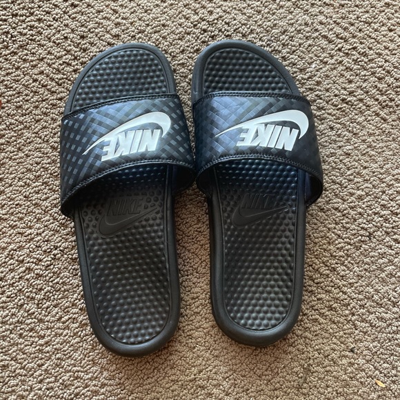 Nike Benassi Slides - Picture 2 of 3